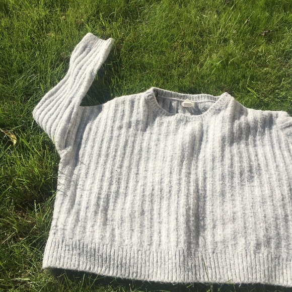 THRIFTED SWEATER🌪🌪 - Picture 2 of 3